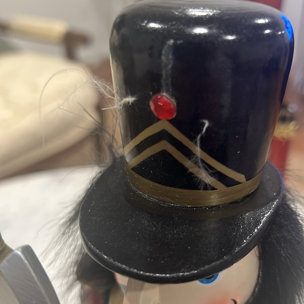 2 Nutcrackers - Picture 9 of 14